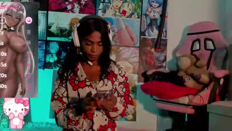 effy_marinn online show from 12/18/25, 06:19