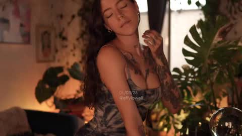 Effy online show from 03/01/25, 10:42