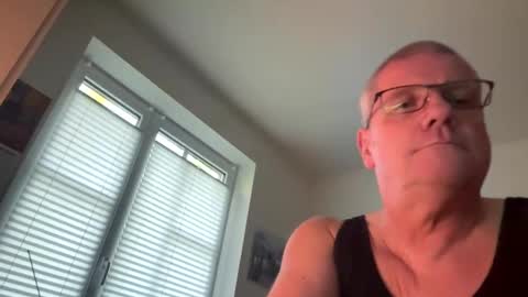 Snapshot of eichelhorn chatting on 10/16/25, 03:13 eichelhorn online show from 10/16/25, 03:13
