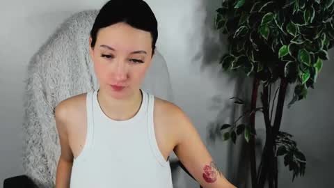 Snapshot of eileenmoores chatting on 10/01/25, 12:11 eileenmoores online show from 10/01/25, 12:11