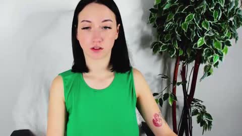 Snapshot of eileenmoores chatting on 10/17/25, 12:08 eileenmoores online show from 10/17/25, 12:08