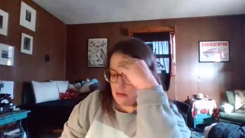 eilidh 3 online show from 12/17/25, 06:36