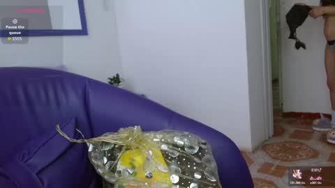 eimy01 online show from 04/21/26, 12:11
