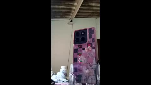 eimy_saenzz online show from 04/17/26, 07:17