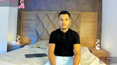 YG COUPLE online show from 11/30/25, 08:35