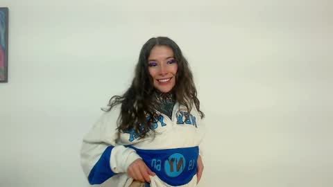 Carla online show from 01/04/25, 12:27