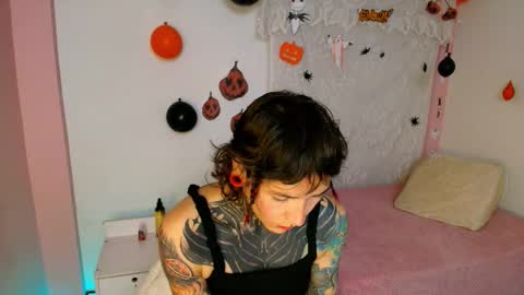 Carla online show from 10/25/25, 12:18