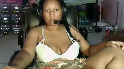 Snapshot of eirondra_valeen chatting on 06/17/26, 10:06 Eirondra Valeen online show from 06/17/26, 10:06
