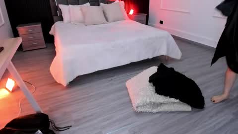 Eiryn Raven online show from 04/15/26, 11:39