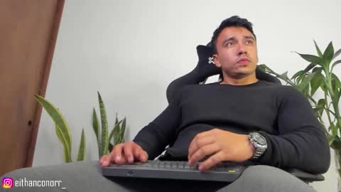 Snapshot of eithanconor1 chatting on 09/12/25, 02:22 EITHAN CONOR online show from 09/12/25, 02:22