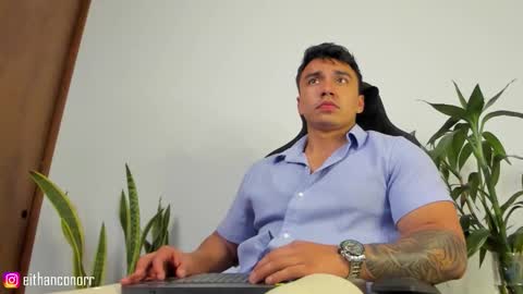 Snapshot of eithanconor1 chatting on 09/16/25, 02:12 EITHAN CONOR online show from 09/16/25, 02:12