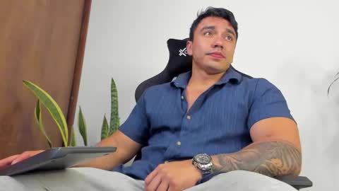 Snapshot of eithanconor1 chatting on 10/07/25, 01:25 EITHAN CONOR online show from 10/07/25, 01:25