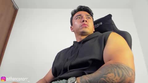 Snapshot of eithanconor1 chatting on 10/16/25, 01:17 EITHAN CONOR online show from 10/16/25, 01:17