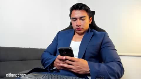 Snapshot of eithanconor1 chatting on 11/11/25, 02:22 EITHAN CONOR online show from 11/11/25, 02:22