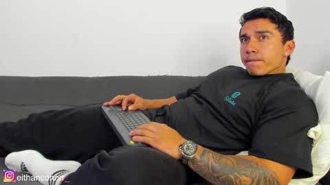 Snapshot of eithanconor1 chatting on 01/10/26, 11:42 EITHAN CONOR online show from 01/10/26, 11:42