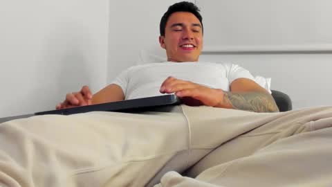 Snapshot of eithanconor1 chatting on 03/20/26, 03:44 EITHAN CONOR online show from 03/20/26, 03:44