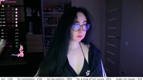 Snapshot of el_sweety chatting on 05/15/26, 10:33 If you like it when I meow give me a thumbs up online show from 05/15/26, 10:33