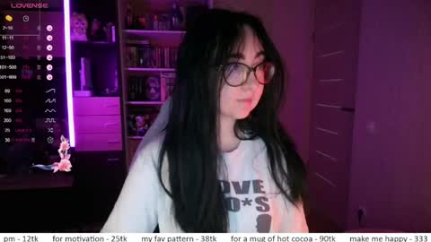 Snapshot of el_sweety chatting on 05/19/26, 10:10 If you like it when I meow give me a thumbs up online show from 05/19/26, 10:10
