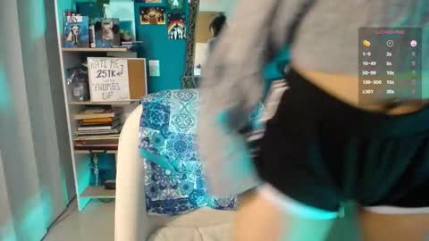 Snapshot of ela_0 chatting on 11/10/25, 01:04 Ela Help me reach 100 thumbs up online show from 11/10/25, 01:04