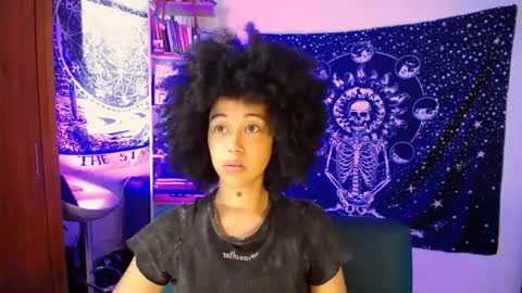 Ela  Help me reach 100 thumbs up online show from 07/25/26, 12:14