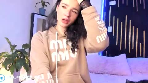 Snapshot of elaia_franc chatting on 06/28/26, 04:18 Elaia franco online show from 06/28/26, 04:18