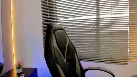 Elaia online show from 12/04/24, 12:03