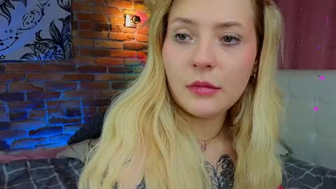 Lina online show from 12/10/24, 01:44