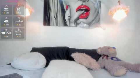 Snapshot of elaine6 chatting on 10/31/25, 07:37 eli online show from 10/31/25, 07:37