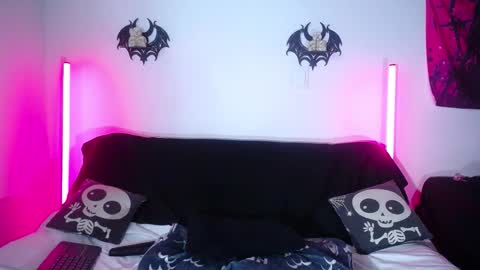 Snapshot of elaine6 chatting on 02/13/26, 05:25 eli online show from 02/13/26, 05:25