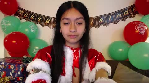 Snapshot of elaine_sun chatting on 12/24/24, 02:10 Elaine eli online show from 12/24/24, 02:10