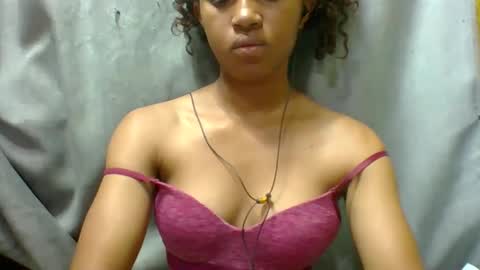 Snapshot of elaliealdy chatting on 10/19/25, 10:49 elaliealdy online show from 10/19/25, 10:49