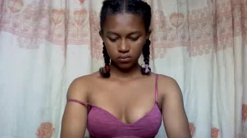 elaliealdy online show from 05/06/26, 10:09