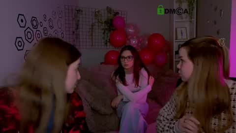 Snapshot of elani_grey chatting on 02/19/26, 11:17 elani online show from 02/19/26, 11:17