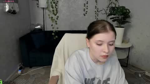 Snapshot of elara_irving chatting on 06/22/26, 12:46 Elly online show from 06/22/26, 12:46
