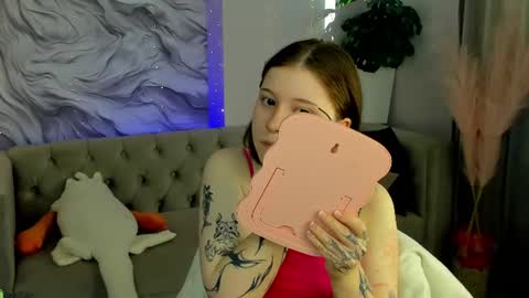 Snapshot of elara_irving chatting on 06/23/26, 03:04 Elly online show from 06/23/26, 03:04