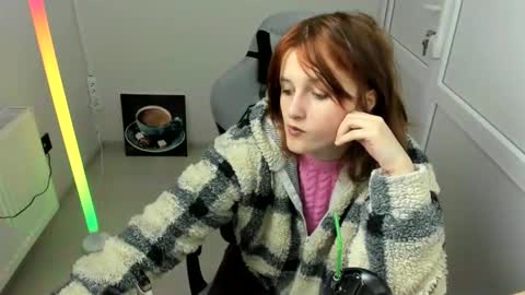 Snapshot of elara_muse chatting on 05/14/26, 10:33 Evie online show from 05/14/26, 10:33