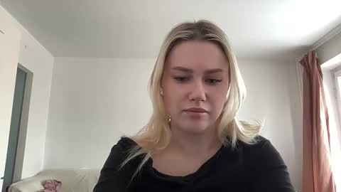 elaraluxxxe online show from 02/15/25, 10:22