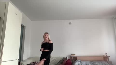 elaraluxxxe online show from 02/22/25, 11:02