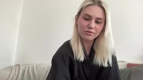 elaraluxxxe online show from 09/17/25, 09:55