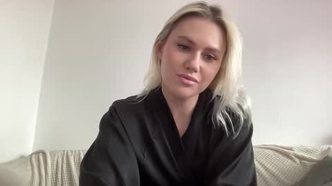 elaraluxxxe online show from 09/24/25, 09:56