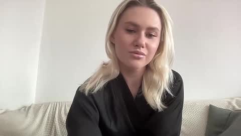 elaraluxxxe online show from 10/08/25, 10:24