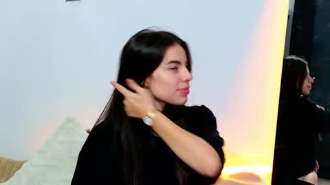 elaravennori online show from 01/08/26, 03:09