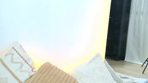 elaravennori online show from 01/17/26, 01:32