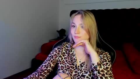 elaravoltage online show from 04/21/26, 01:42