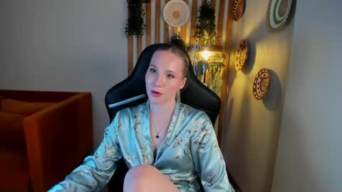 Snapshot of elaravoltage chatting on 06/06/26, 06:01 elaravoltage online show from 06/06/26, 06:01