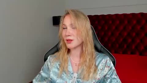 Snapshot of elaravoltage chatting on 07/17/26, 05:07 elaravoltage online show from 07/17/26, 05:07