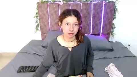 elarose723 online show from 10/10/25, 02:16