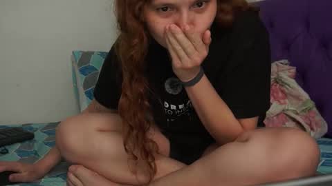 Snapshot of elasallylove chatting on 02/16/26, 04:08 elasallylove online show from 02/16/26, 04:08