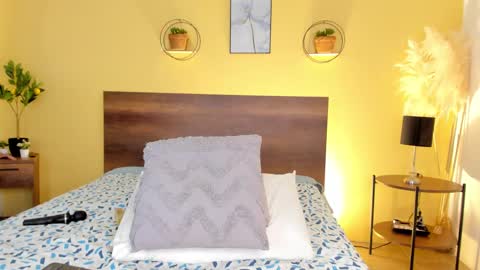 Ela online show from 09/24/25, 10:13