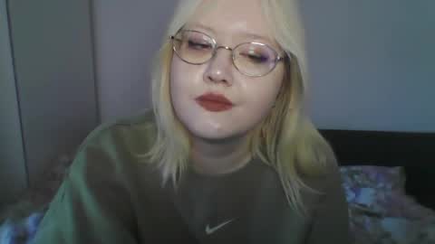 Snapshot of elayne_sweet chatting on 05/15/26, 10:44 elayne_sweet online show from 05/15/26, 10:44